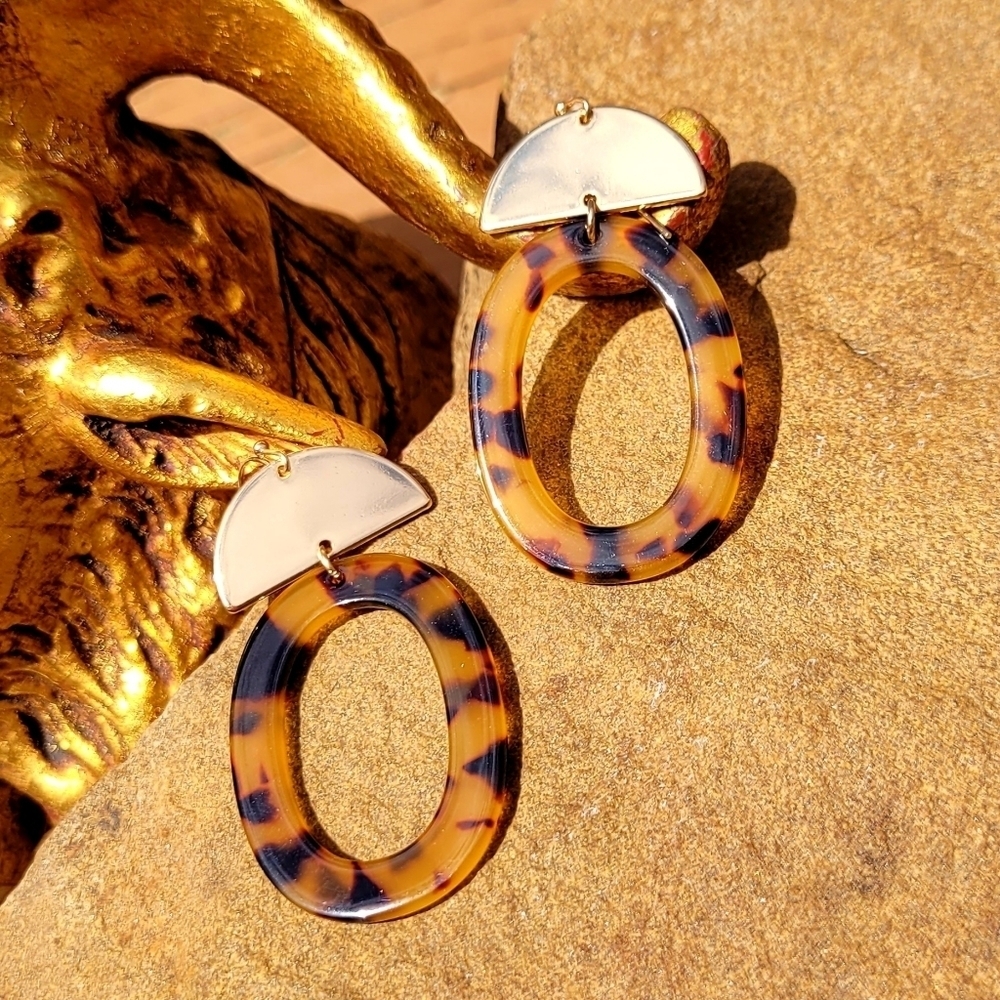NWT Retro Oval Tortoise Shell Gold Half Moon Hoop Drop Earrings - Picture 2 of 9